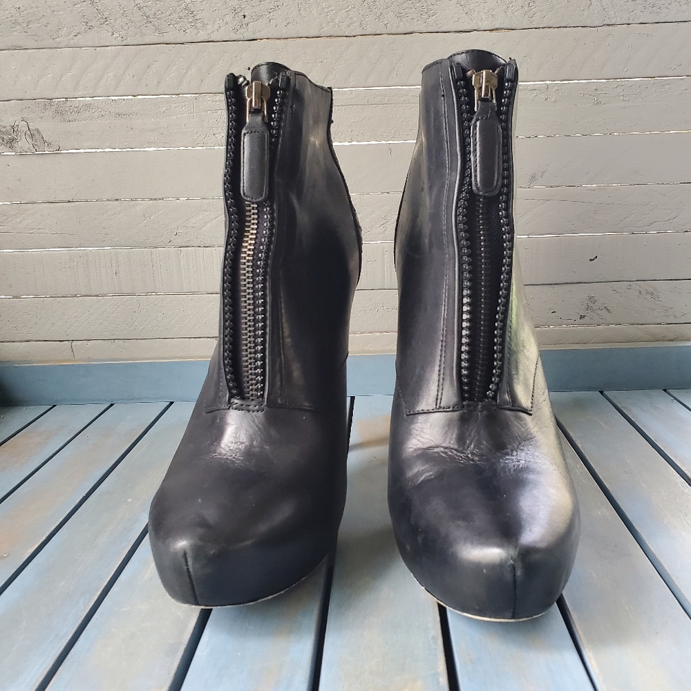 BCBG MAXAZRIA Perro Leather Bootie Heels Black Size 10 - Picture 10 of 16